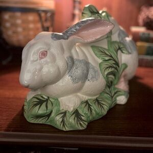 Vintage Majolica ceramic white bunny tureen. Missing ladle. No damage.